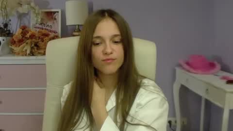 Snapshot of emilly_lust99 chatting on 03/07/25, 10:56 Emilly online show from 03/07/25, 10:56