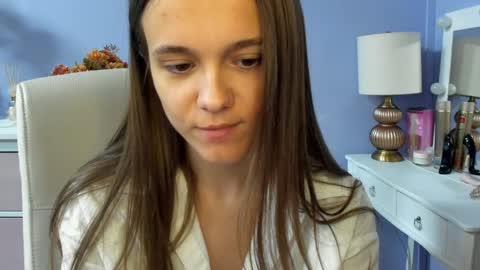 Snapshot of emilly_lust99 chatting on 05/06/26, 06:30 Emilly online show from 05/06/26, 06:30
