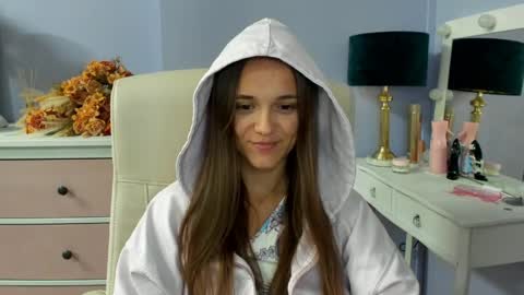 Snapshot of emilly_lust99 chatting on 05/30/26, 06:43 Emilly online show from 05/30/26, 06:43