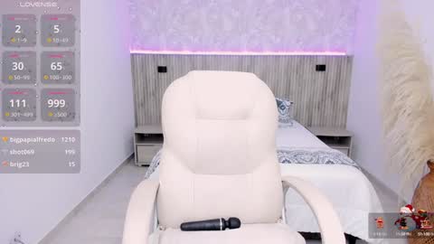 Snapshot of emilly_smith_1 chatting on 01/29/25, 06:22 Emily online show from 01/29/25, 06:22