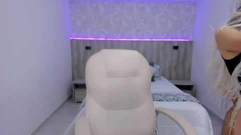 Snapshot of emilly_smith_1 chatting on 02/02/25, 11:51 Emily online show from 02/02/25, 11:51