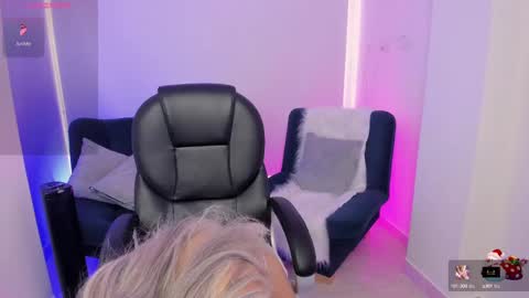 Snapshot of emilly_smith_1 chatting on 09/14/25, 09:14 Emily online show from 09/14/25, 09:14