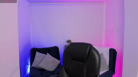 Snapshot of emilly_smith_1 chatting on 09/23/25, 03:53 Emily online show from 09/23/25, 03:53