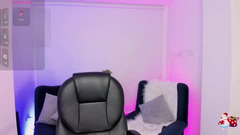 Snapshot of emilly_smith_1 chatting on 09/28/25, 05:13 Emily online show from 09/28/25, 05:13