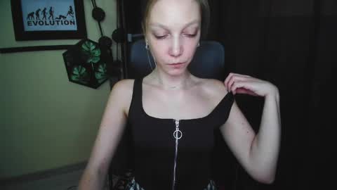 Emilly online show from 04/29/26, 12:42