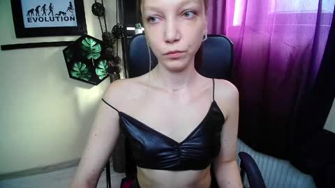 Emilly online show from 05/14/26, 06:20