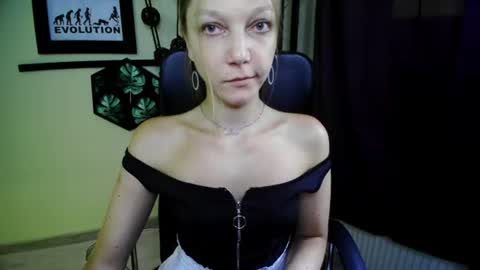 Snapshot of emilly_xkiss chatting on 07/15/26, 12:21 Emilly online show from 07/15/26, 12:21