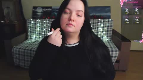 Snapshot of emillybones chatting on 12/19/25, 07:32 Emily online show from 12/19/25, 07:32