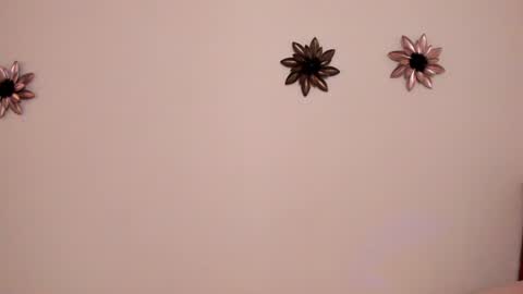 Snapshot of emillygonzalez chatting on 02/08/25, 06:33 . . online show from 02/08/25, 06:33