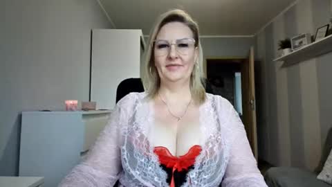 Snapshot of emillykiss chatting on 03/16/26, 07:45 EmillyLove online show from 03/16/26, 07:45