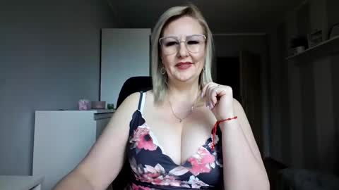 Snapshot of emillykiss chatting on 03/30/26, 08:04 EmillyLove online show from 03/30/26, 08:04
