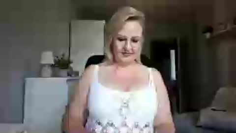 Snapshot of emillykiss chatting on 07/17/26, 06:42 EmillyLove online show from 07/17/26, 06:42