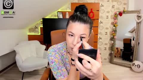 EmillyTaylor online show from 10/27/25, 04:38