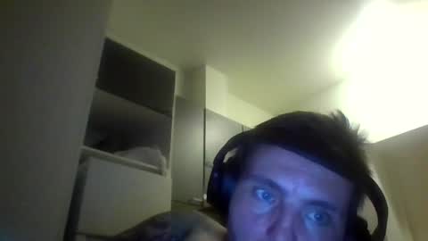 emilsuokas8 online show from 08/04/26, 01:31