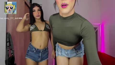 Snapshot of emily_777_doll chatting on 01/06/25, 08:35 Emily hernandez online show from 01/06/25, 08:35