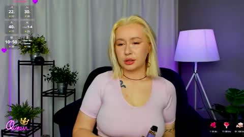 Snapshot of emily__bliss chatting on 02/21/26, 08:43 Emily Bliss online show from 02/21/26, 08:43