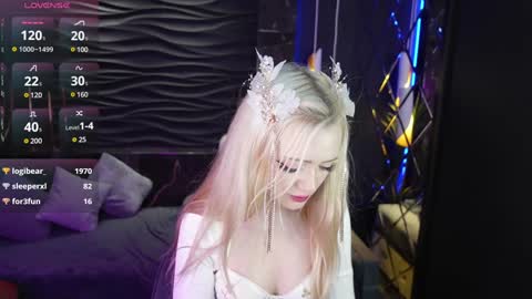 Snapshot of emily_air chatting on 12/20/24, 03:25 Emily online show from 12/20/24, 03:25