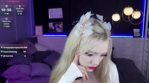 Snapshot of emily_air chatting on 12/23/24, 12:35 Emily online show from 12/23/24, 12:35