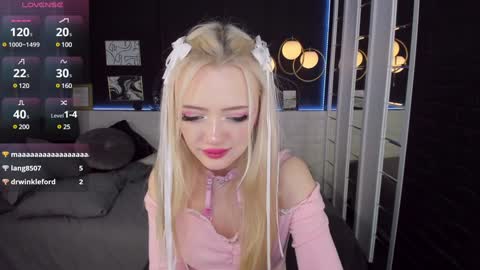 Snapshot of emily_air chatting on 12/28/24, 04:19 Emily online show from 12/28/24, 04:19