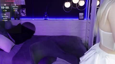 Snapshot of emily_air chatting on 02/18/25, 09:53 Emily online show from 02/18/25, 09:53