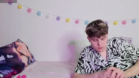 emily_and_ilumi online show from 01/05/25, 11:04