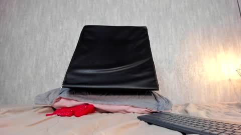 Snapshot of emily_ariaszc chatting on 01/14/25, 11:27 Emily online show from 01/14/25, 11:27