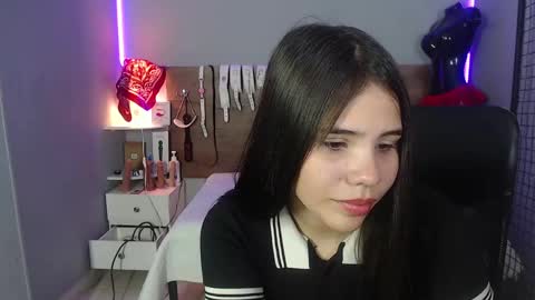 Snapshot of emily_beltonn chatting on 12/05/24, 08:22              online show from 12/05/24, 08:22