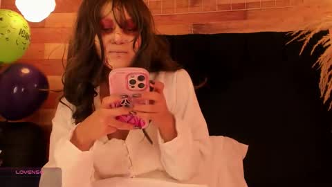 Snapshot of emily_brown04 chatting on 10/31/25, 11:11 emily_brown04 online show from 10/31/25, 11:11