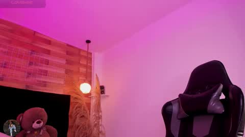 emily_brown04 online show from 03/28/26, 12:38