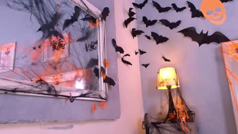 Snapshot of emily_castillo1_ chatting on 10/29/25, 04:37 emily_castillo1_ online show from 10/29/25, 04:37