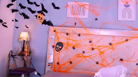 Snapshot of emily_castillo1_ chatting on 10/31/25, 05:08 emily_castillo1_ online show from 10/31/25, 05:08