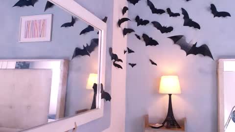 Snapshot of emily_castillo1_ chatting on 11/06/25, 04:35 emily_castillo1_ online show from 11/06/25, 04:35