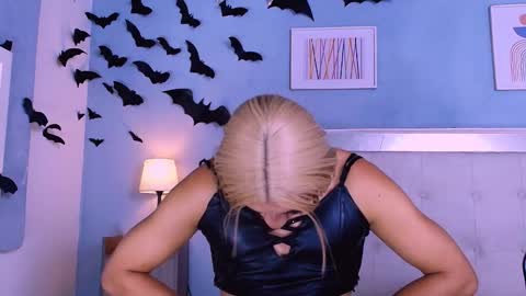 Snapshot of emily_castillo1_ chatting on 11/08/25, 06:02 emily_castillo1_ online show from 11/08/25, 06:02