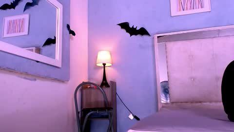 Snapshot of emily_castillo1_ chatting on 11/24/25, 03:28 emily_castillo1_ online show from 11/24/25, 03:28