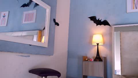 Snapshot of emily_castillo1_ chatting on 11/30/25, 11:47 emily_castillo1_ online show from 11/30/25, 11:47