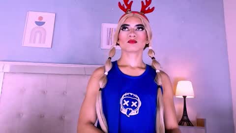 Snapshot of emily_castillo1_ chatting on 12/14/25, 05:02 emily_castillo1_ online show from 12/14/25, 05:02