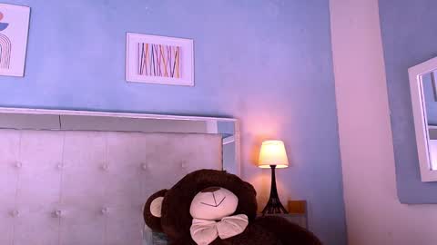 emily_castillo1_ online show from 12/21/25, 05:03