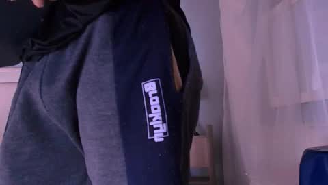 emily_castillo1_ online show from 01/05/26, 05:27