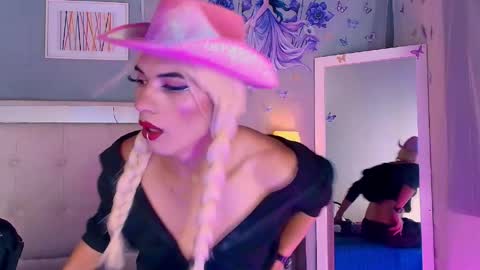 emily_castillo1_ online show from 04/21/26, 05:25