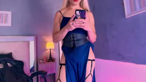 emily_castillo1_ online show from 07/10/26, 07:01