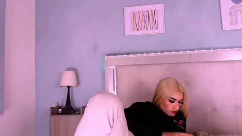 emily_castillo_1 online show from 09/27/25, 05:12