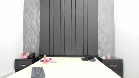 Snapshot of emily_collins69 chatting on 06/30/26, 04:13 Emily online show from 06/30/26, 04:13
