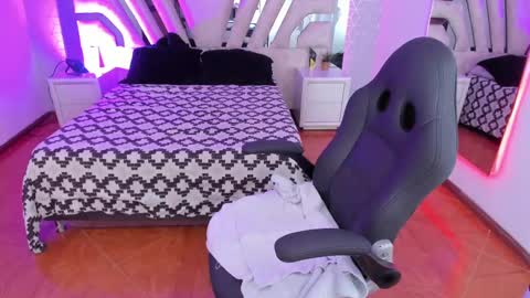 Emily online show from 02/13/25, 10:34