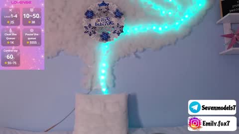 Snapshot of emily_fox7 chatting on 12/05/24, 12:00 emily_fox7 online show from 12/05/24, 12:00