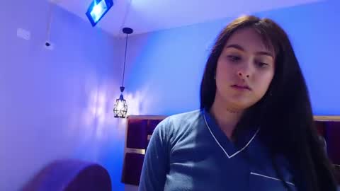 Snapshot of emily_fox_3 chatting on 09/17/25, 03:41 emily fox 3 online show from 09/17/25, 03:41