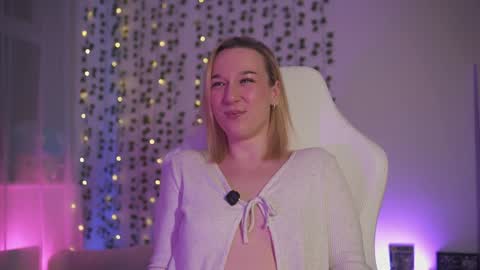 Em -  online show from 12/12/24, 10:42