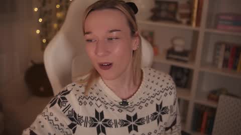 Em -  online show from 12/22/24, 10:15