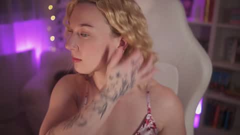 Em -  online show from 01/12/25, 09:40