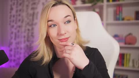 Em -  online show from 02/10/25, 11:45