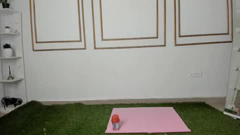 emily_gaviria1 online show from 03/27/26, 12:05